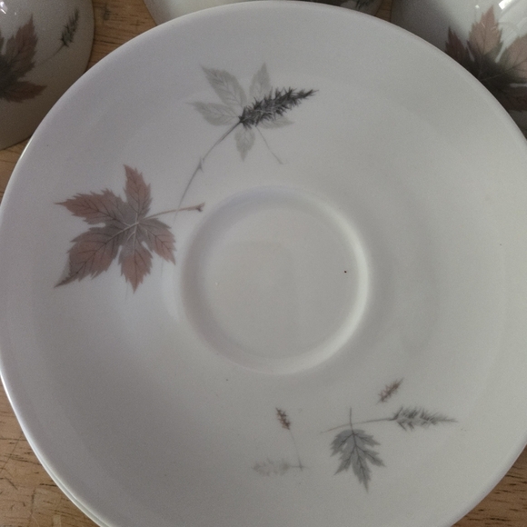 Tumbling Leaves Royal Doulton Tea Set 9-Piece Mid-Century Bone China - Picture 5 of 7
